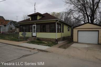 Main picture of 1224 Washington St