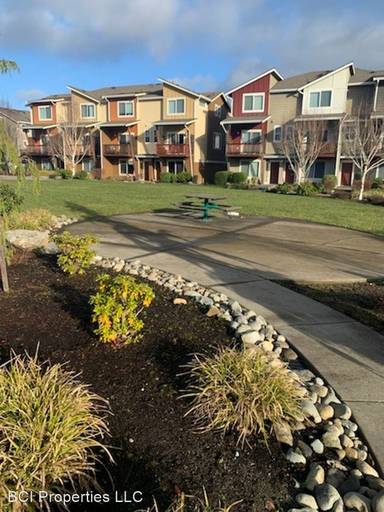 Main picture of 17420 118th Avenue Ct E