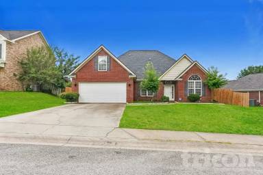 Main picture of 7617 Senators Ridge Dr