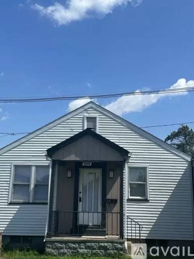 Main picture of 2870 Iowa St
