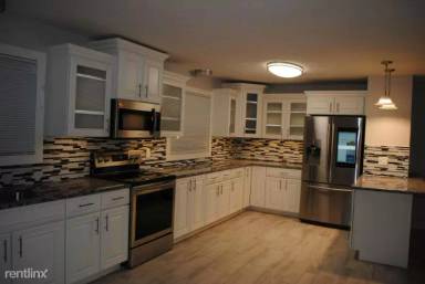 Main picture of 3330 N 76th St