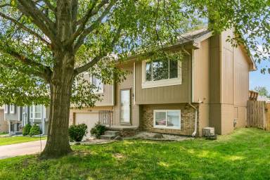 Main picture of 5106 N 128th St