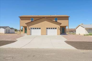 Main picture of 250 W Acorn Dr
