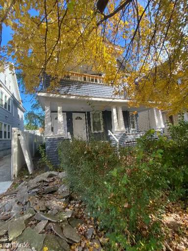 Main picture of 210 Lenox Ave