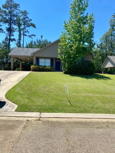 Main picture of 2407 Redwood St