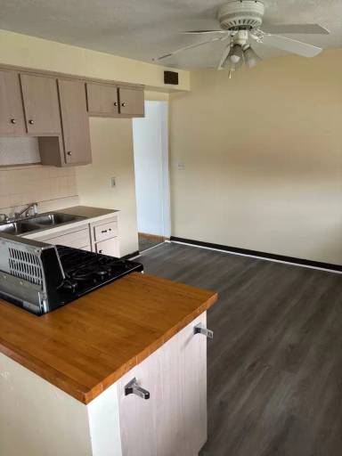 Main picture of 16242 Edgewood Ct