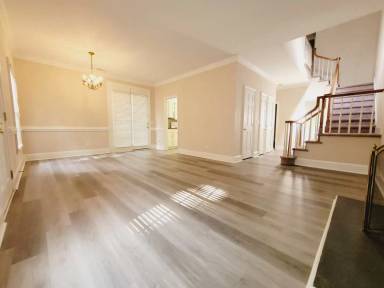 Main picture of 2436 Selwyn Ave