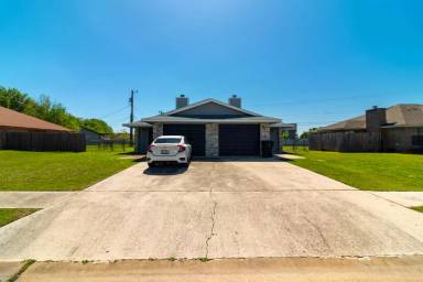 Main picture of 3010 Honeysuckle Cir