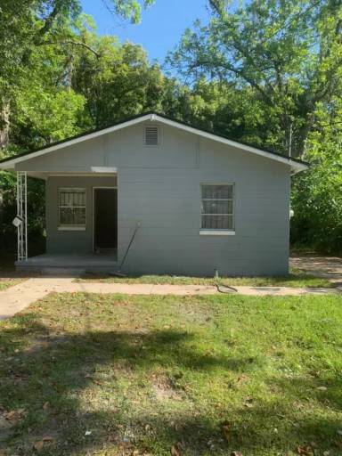 Main picture of 1570 W 31st St