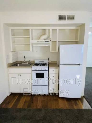 Main picture of 5770 E 10th St