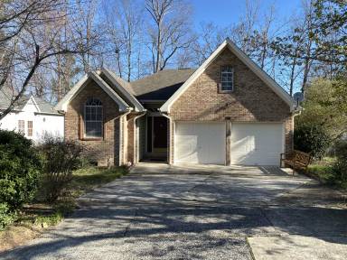 Main picture of 104 Orchard Ln