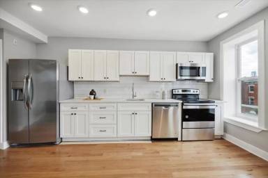 Main picture of 2827 W Girard Ave