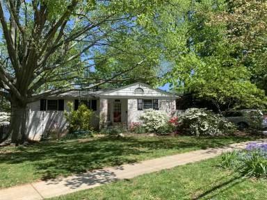 Main picture of 3821 Denfeld Ave