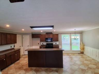 Main picture of 1745 Harts Ferry Rd