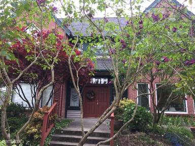 Main picture of 408 W Lee St