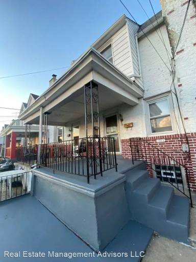 Main picture of 7053 Greenwood Ave