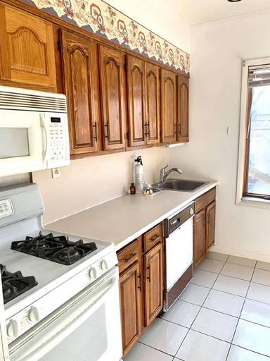 Main picture of 7022 10th Ave