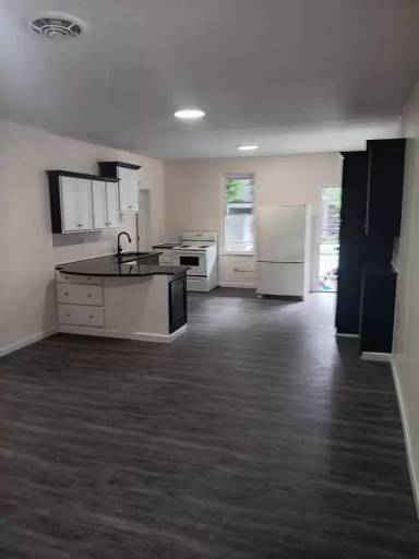 Main picture of 202 E Poland Ave