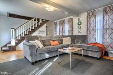 Main picture of 47 E Main St