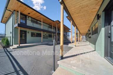 Main picture of 1314 S Quincy Ave