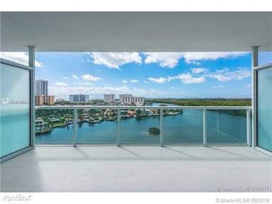 Main picture of Parque Towers Condo