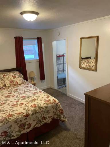 Main picture of 220 W Norfolk Ave