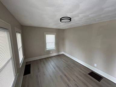 Main picture of 40 N Brookside Ave