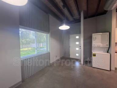 Main picture of 2121 W Hayward Ave