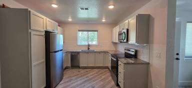 Main picture of 2912 Cribbon Ave