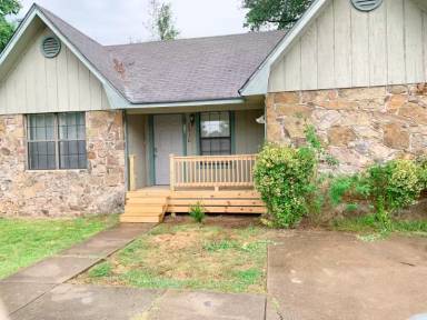 Main picture of 2310 Tyler St