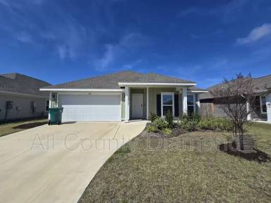 Main picture of 231 Boggy Creek Way