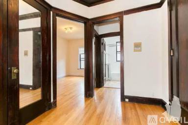 Main picture of 2418 N Sawyer Ave