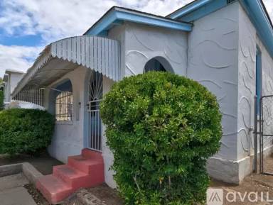 Main picture of 722 Broadway Blvd SE
