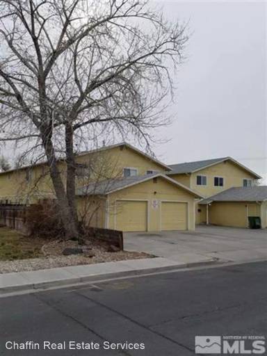 Main picture of 689 Humboldt St