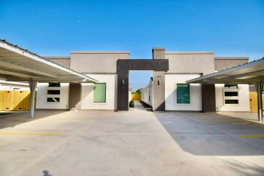 Main picture of 3212 S Colt Ln