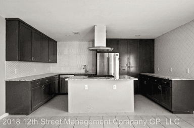 Main picture of 1611 E 12th St