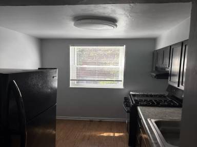 Main picture of 1560 27th St SE