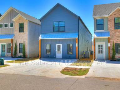 Main picture of 610 W 2nd St
