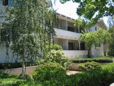 Main picture of 837 Cowper St