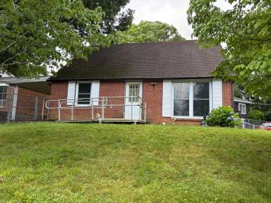 Main picture of 18 Dogwood Ct