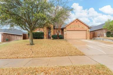 Main picture of 400 Hidden Lake Ct