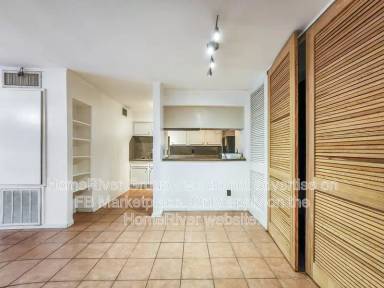 Main picture of 3131 Cummins St