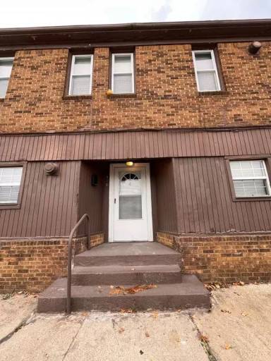 Main picture of 116 E Great Lakes St