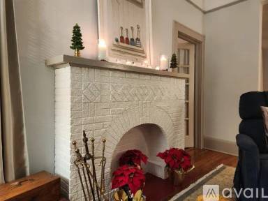 Main picture of 1302 E Victory Dr