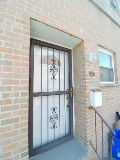 Main picture of 2520 S Iseminger St