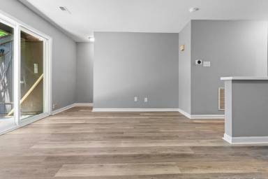 Main picture of 4249 Lake Ridge Dr