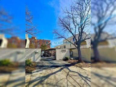 Main picture of 4567 Walnut St