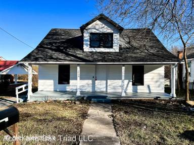 Main picture of 1136 W Green St