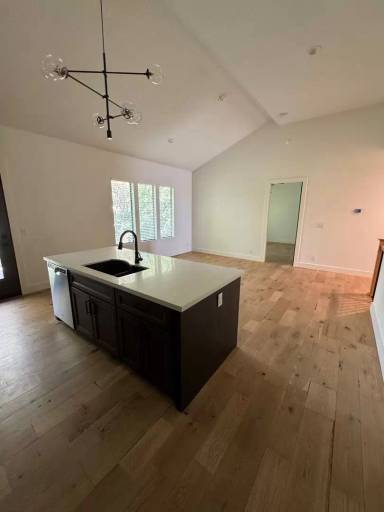 Main picture of 100 E Maplewood Ln