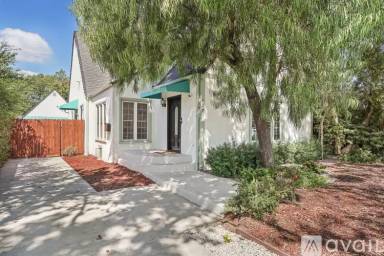 Main picture of 129 S La Jolla Ave